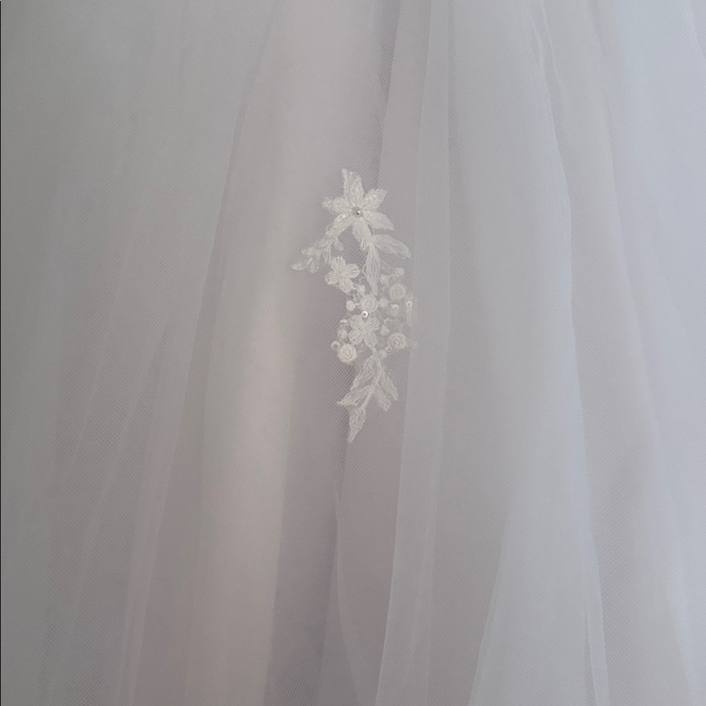 Girls White Formal Tulle Dress with Lace Appliqué - Picture 3 of 11